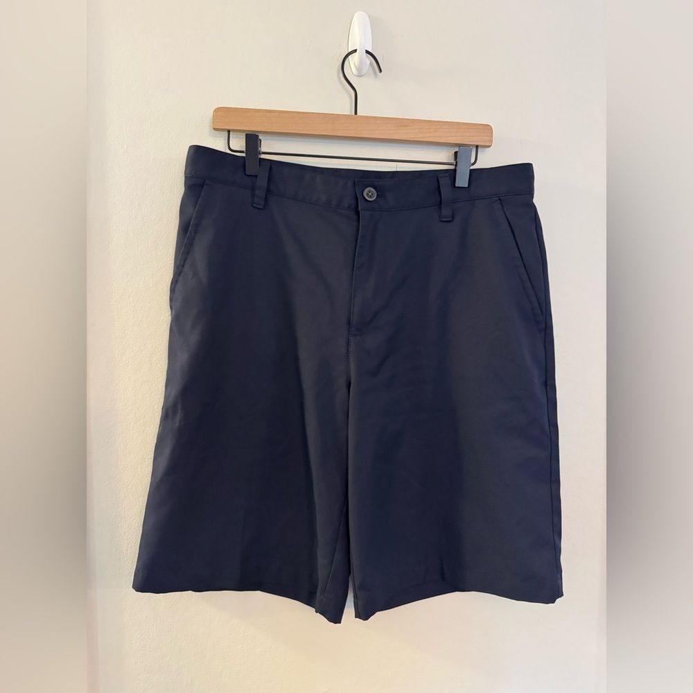 Men’s IZOD Golf Navy Blue Shorts - Size 34